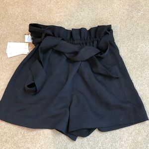 Aritzia Wilfred Paperbag waist short in black
